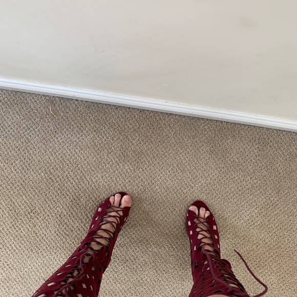 JUST FAB Saucy Burgandy Saucy Boot Heel👠 - Picture 8 of 8